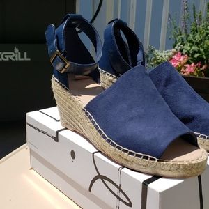Gap Navy blue open toe wedge sandal